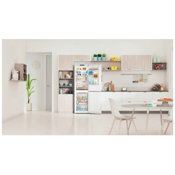 Холодильник Indesit INFC8 TI21 W0