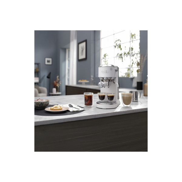 Кавоварка Delonghi EC 890.WI