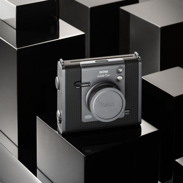 Камера моментального друку Fujifilm Instax Wide Evo Black (16840933)