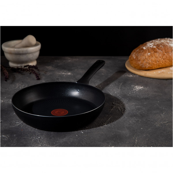 Сковорода Tefal Resist Essential 24 см (C3940432)