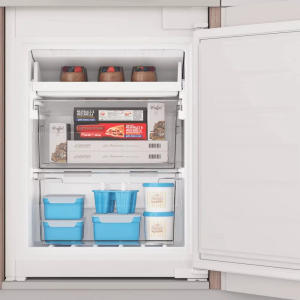 Вбудований холодильник Indesit INC20T321EU