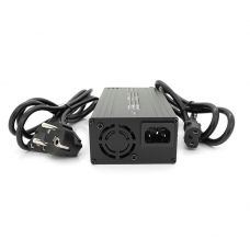 Зарядний пристрій для акумуляторів LiFePO4 12V(14,6V),4S,15A, роз'єм С13,137x90x50mm