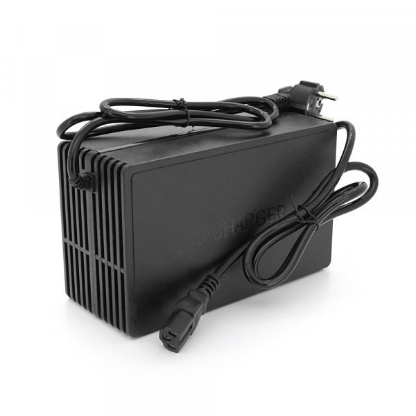 Зарядний пристрій для акумуляторів Li-ion 48V(58,8V),14S,10A,650W, індикація, 220х122х86mm, 1.5kg