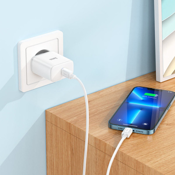 Мережевий зарядний пристрій HOCO C104A Stage single port PD20W charger set (C to iP)(EU) Білий