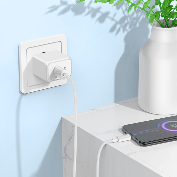 Мережевий зарядний пристрій HOCO CS12A Ocean single port QC3.0 charger White (6942007603690)