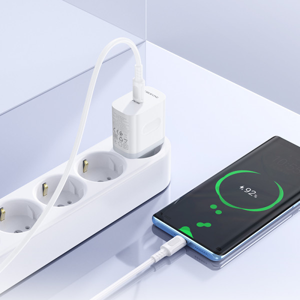 Мережевий зарядний пристрій з кабелем BOROFONE BA99A Breeze single port PD20W charger set(C to C) White (6941991121371)