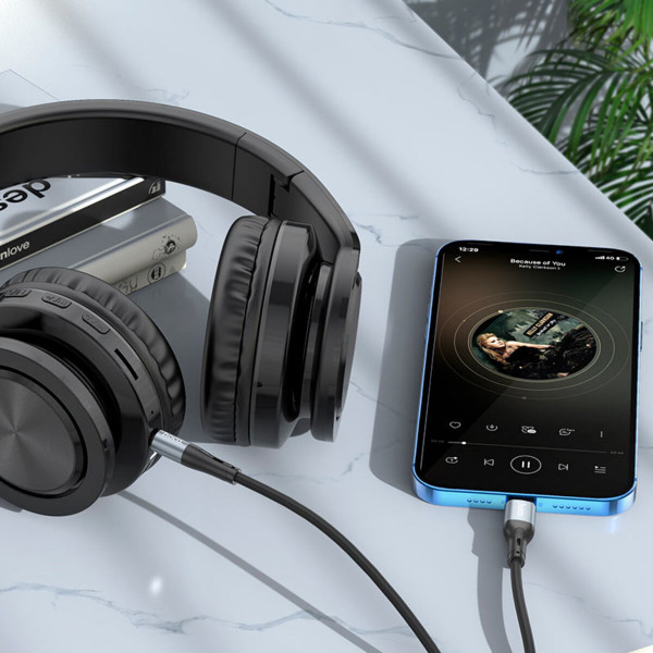 Аудiокабель HOCO UPA22 iP silicone digital audio conversion cable Чорний