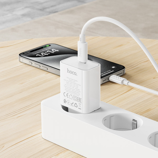 Мережевий зарядний пристрій з кабелем HOCO C143A Benefit single port PD20W charger set(C to C) White (6942007652087)