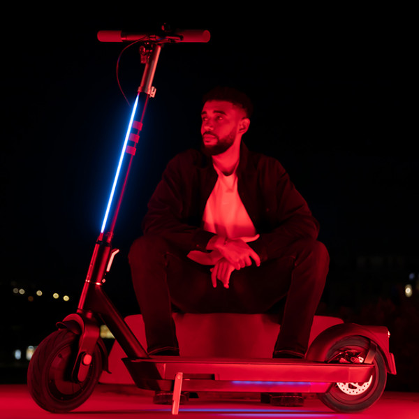 Електросамокат OKAI ES30-NEON PRO Чорний 10", 350(700)W, 14,7Ah, 80km, 25kmh, 25%, NFC, App, 21kg