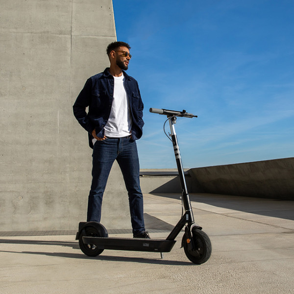 Електросамокат OKAI ES30-NEON PRO Чорний 10", 350(700)W, 14,7Ah, 80km, 25kmh, 25%, NFC, App, 21kg