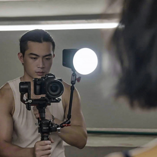 Відеосвітло Ulanzi Vijim 40W RGB COB Fill Light (L024 40WRGB) (L024)