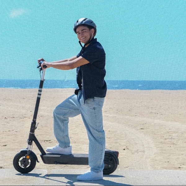 Електросамокат OKAI ES40-Black 10", 500(1000)W, 15.6Ah, 70km, 38kmh, 25%, NFC, App, 28kg