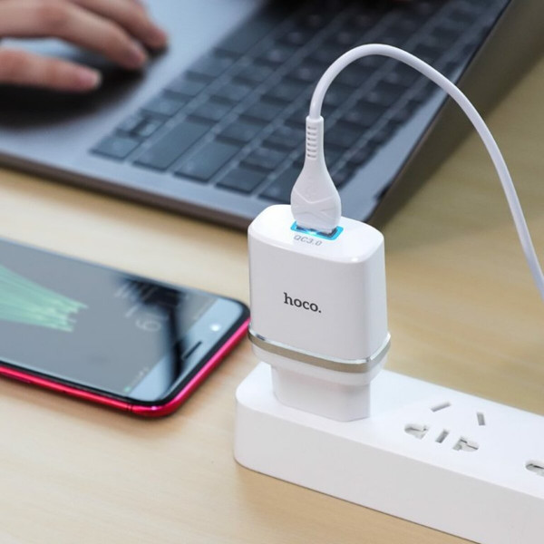 Мережевий зарядний пристрій HOCO C12Q Smart QC3.0 charger set(Micro) 18W Білий