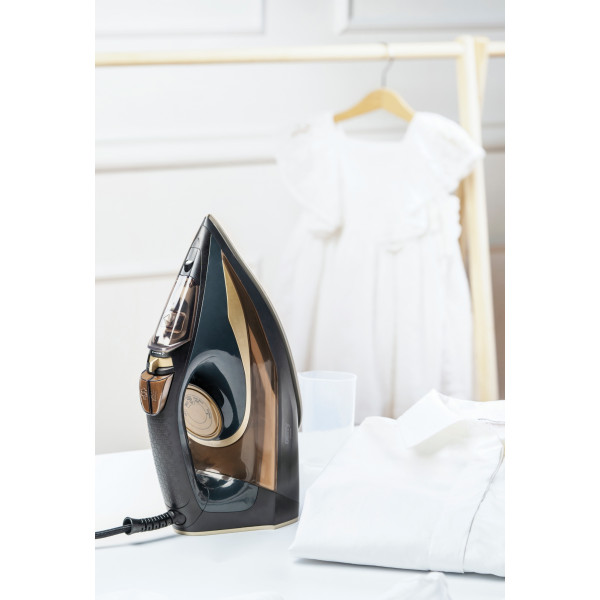 Праска Camry CR 5036 black-gold 3400Вт/ 360 мл/ кераміка/ ''Крапля-стоп''/автовимкнення/ чорна