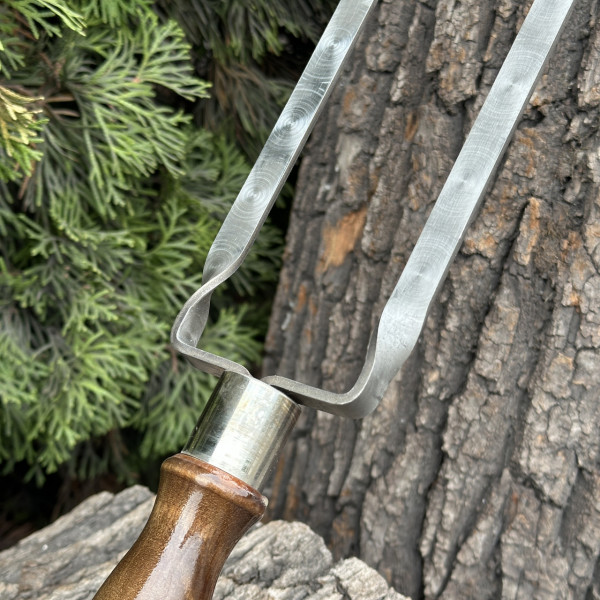 Подвійний шампур Mzavod з дерев'яною ручкою 630х12х3мм ретро