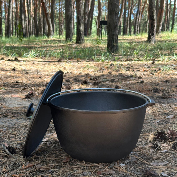 Казан туристичний КТ-08 чавунний з кришкою 8л